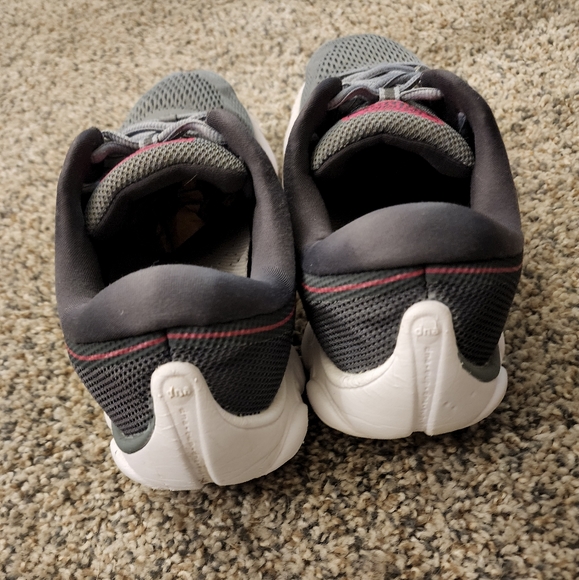 Brooks Anthem- Size 10 - Picture 5 of 10